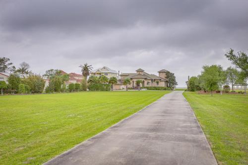 Stunning Galveston Bay Villa Infinity Pool and Dock