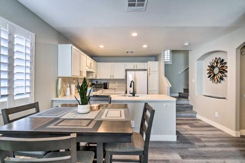 Stylish House with Patio, 8 Mi to Vegas Strip!, Las Vegas (foto 8)