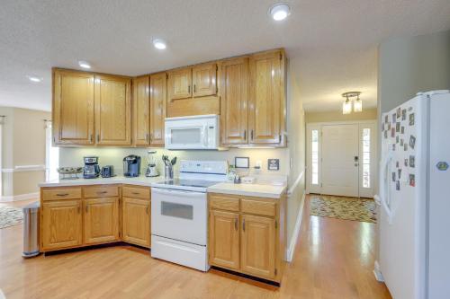 Pet-Friendly Milledgeville Home on Lake Sinclair! in Milledgeville, USA