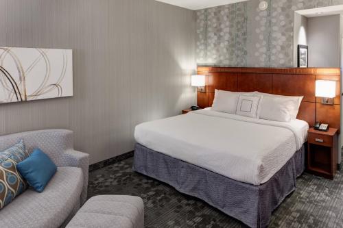 Courtyard by Marriott Santa Clarita Valencia