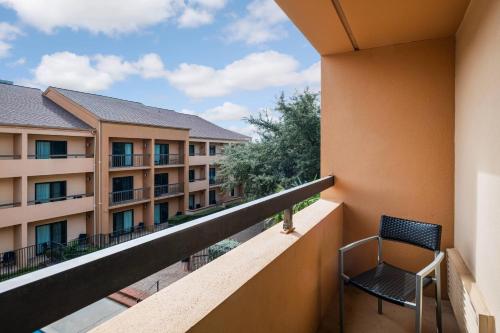 Guest room, 1 King, Sofa bed, Courtyard view, Balcony