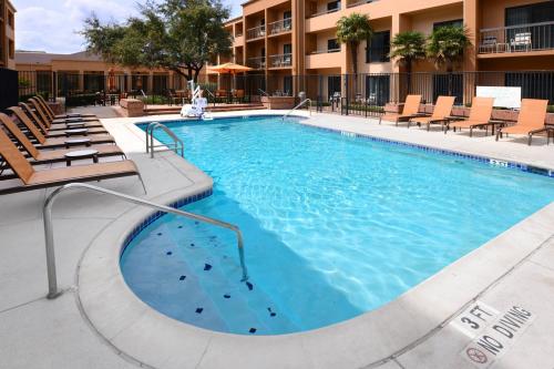 Courtyard by Marriott San Antonio Medical Center - image 13