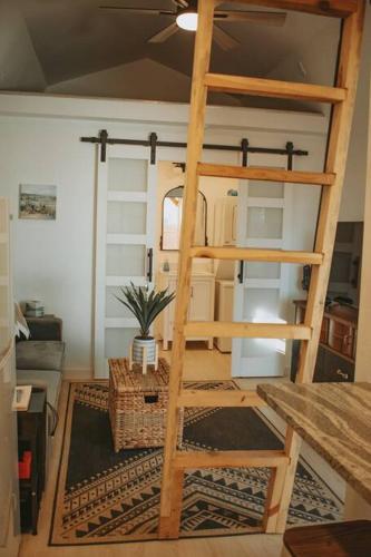 Agave Tiny House at Cactus Flower-HOT TUB-Pet Friendly-No Pet Fees! in Albuquerque, USA