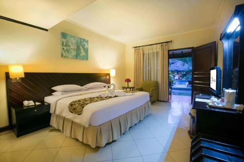 Super Deluxe Double/Twin Room with Pool View at Ground Floor image 3