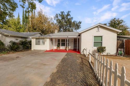 Large Kitchen Near Shops Easy Highway Access