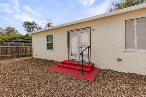 Large Kitchen Near Shops Easy Highway Access