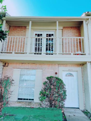 77072 New remodeled Cute Townhome SW
