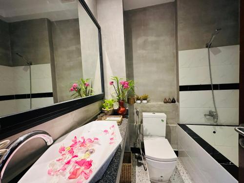 room detail thumbnail 2