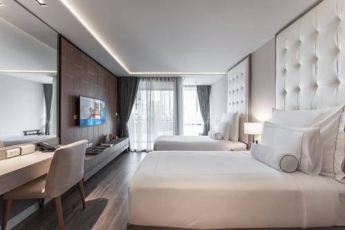 Premier Double or Twin Room image 2