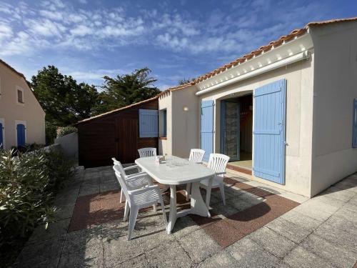 Maison avec Piscine Chauffée, Terrasse et Parking à 300m de l'Océan - FR-1-224C-219