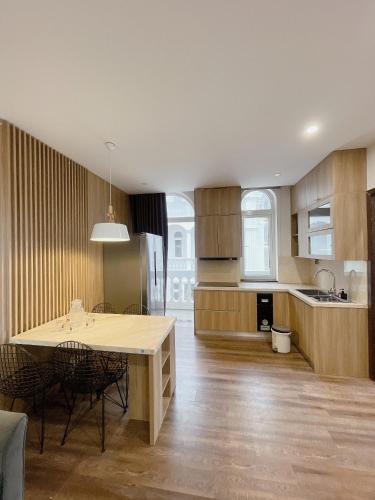 Kitchen, Amy Apartment Hue near Thanh Toan Bridge