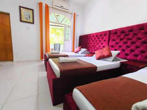 3 twin beds