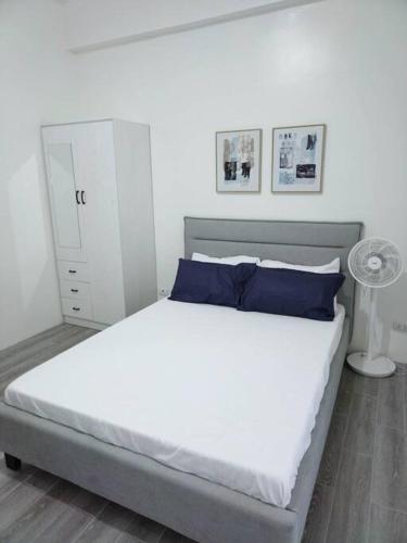 Bed, New AMANI Studio Condo Buhangin Near Mall & Airport in Cabantian