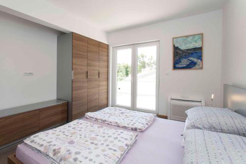 1 double bed, 2 sofa beds