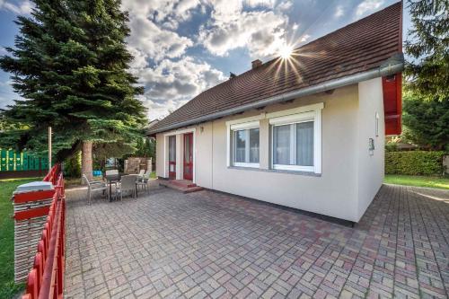 Pohled zvenku, Holiday home in Balatonmariafürdo 40848 (Holiday home in Balatonmariafurdo 40848) in Balatonmariafurdo