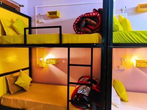 Single Bed in Mixed Dormitory Room image 9