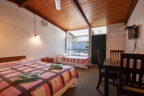 Aaryn Court Motel Room Type - Budget Twin Room