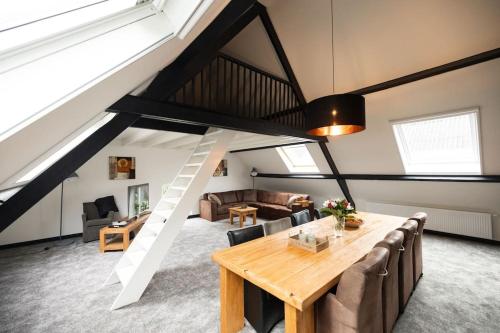 8 person apartment with heated swimmingpool Hoek van Winssen in Winssen