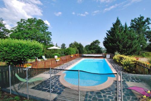Peldbaseins, LA VIEILLE AUBERGE in Saint-Privat (Limousin)