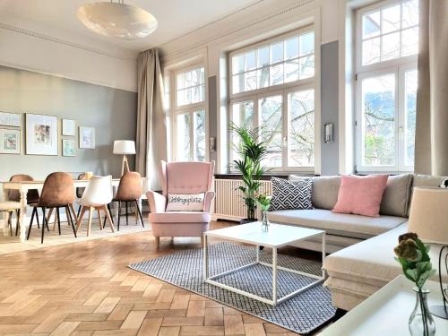 Charysma - Jugendstil trifft Moderne, Schlafzimmer mit TV & Netflix, Parkplatz - Apartment - Hameln