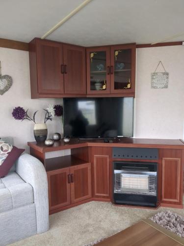 L&g caravan hire 6 BERTH CORAL BEACH LAURA FAMILYS ONLY AND LEAD PERSON MUST BE OVER 30 in Ingoldmells