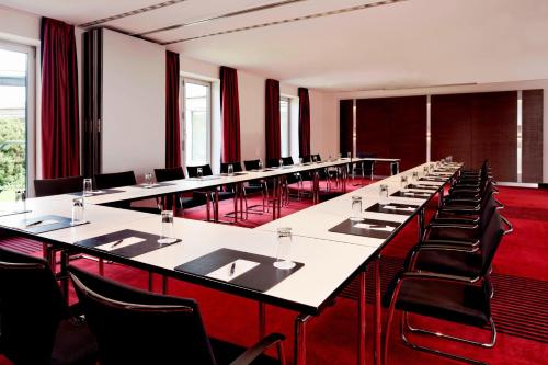 Sheraton Duesseldorf Airport Hotel - image 14
