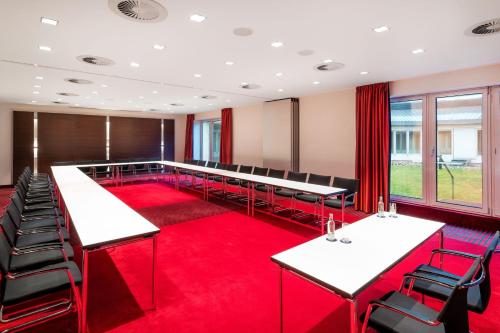 Sheraton Duesseldorf Airport Hotel - image 5