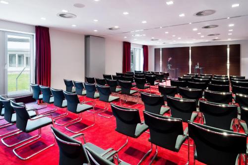 Sheraton Duesseldorf Airport Hotel - image 10