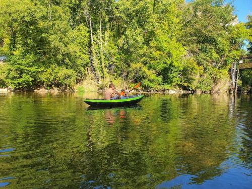 Chalet 5 personnes vallée du lot (Chalet 5 personnes vallee du lot) in Lalbenque