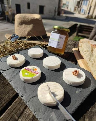 Chalet 5 personnes vallée du lot (Chalet 5 personnes vallee du lot) in Lalbenque