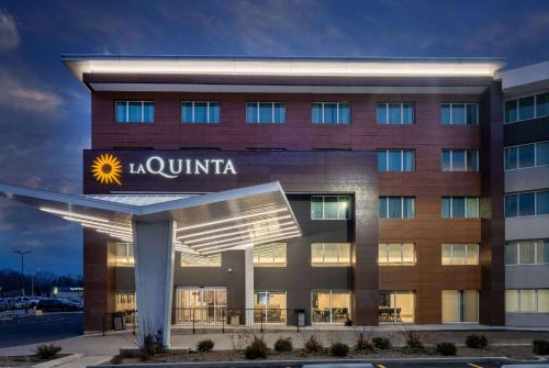 La Quinta by Wyndham Chicago O'Hare Airport