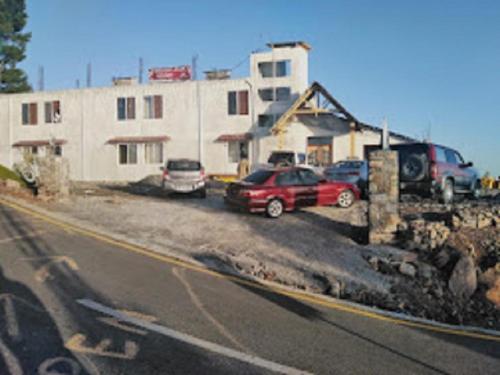 Heavess Peak Hotel in 무자파라바드
