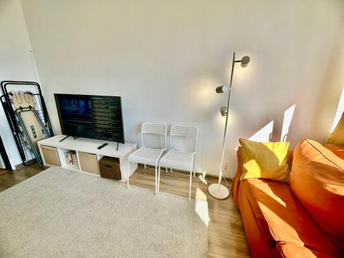 Super Apartament BROWN 2x Metro NOWY WiFi Netflix Spotify Panorama Miasta, Warsaw