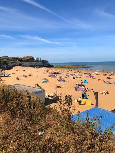 GOOD SHIP LOLLIPOP LODGE - Birchington-on-Sea - 6 mins drive to Minnis Bay Beach