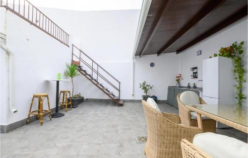 4 Bedroom Awesome Home In Almodvar Del Ro