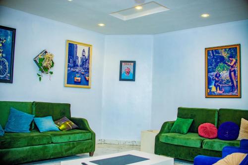 Spacious 2-bed Apt With 24hrs Power+ Unlimited Wi-Fi - image 5