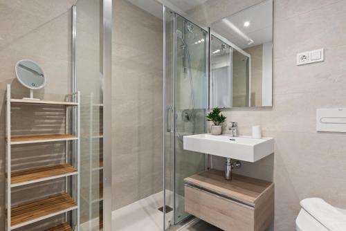 Seaview apt with pool by Costarentals - Ref M21 - image 4