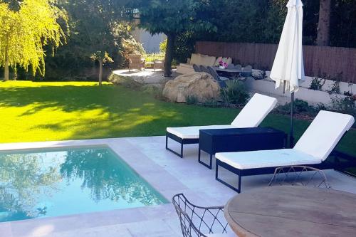 Spacious luxury villa on the banks of the Sorgue - Location, gîte - L'Isle-sur-la-Sorgue