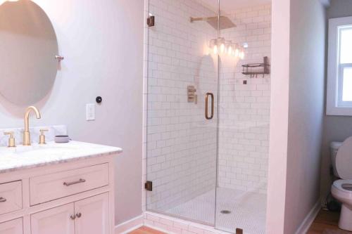 Bathroom, 3BR Lovely Furnished Westside Home with amenities in Collier Heights