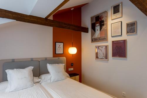 Double or Twin Room image 4