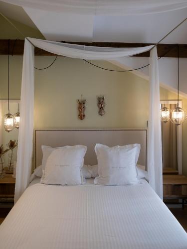 Double or Twin Room image 3