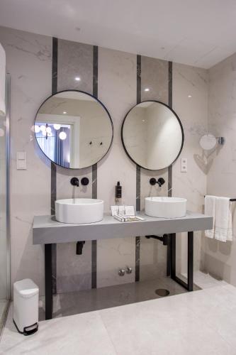 Superior Double Room image 5