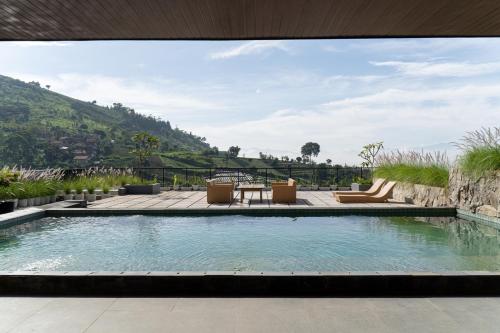 Swimming pool, Greenhill Mountain view villa 8 BR with a heated Private pool near Mountain View Golf Course Bandung