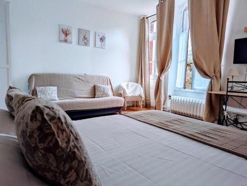 Location g�te, chambres d'hotes Logis Hotel La Tourelle du Beffroi dans le d�partement Sa�ne et Loire 71