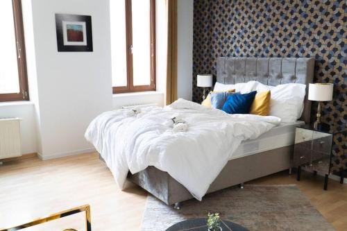 Luxury meets Retro near parking, Vienne
