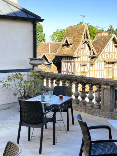 Instalações, Logis Hotel La Tourelle du Beffroi in Bourbon-Lancy