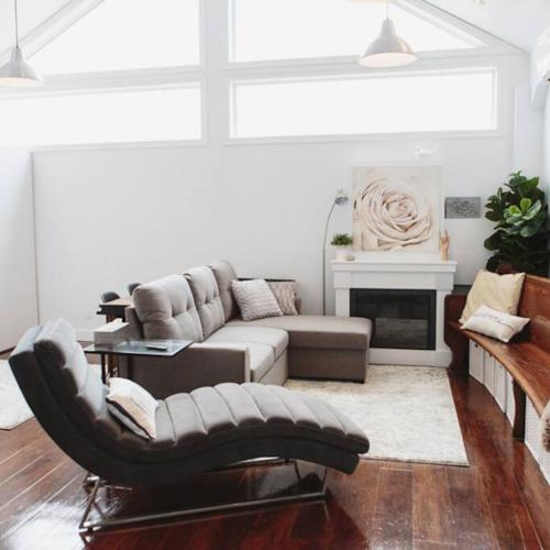 . Bright and Airy Studio Space in Downtown District