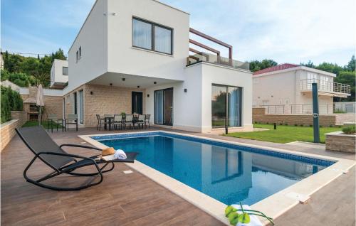 Stunning Home In Okrug Gornji With 6 Bedrooms, Wifi And Outdoor Swimming Pool - Trogir