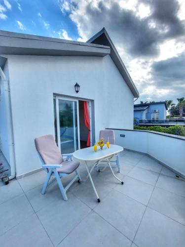 Glapsides Sea Villa - image 5