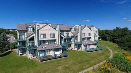 Seven Springs Meadowridge 2 Bedroom Standard Condo with Deck and Mountain Views! condo thumb 4